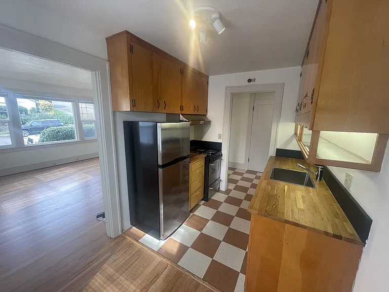 934 NE 5th Ave #2 — Photo 5