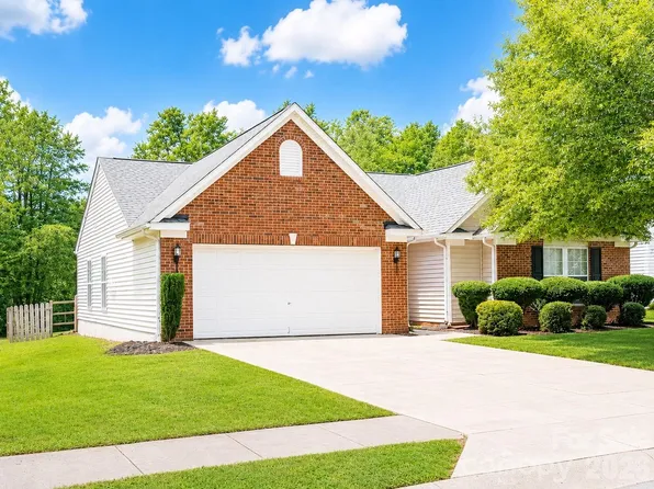 325 Dutchmans Meadow Dr, Mount Holly, NC 28120