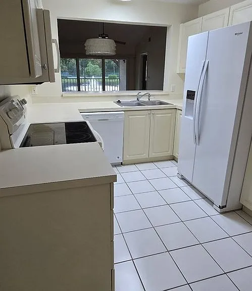 240 Timber Lake Cir #D202 — Photo 4
