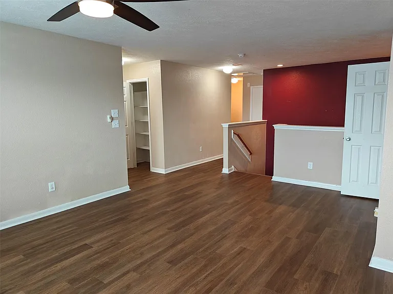 7915 Moss Springs Ct — Photo 30