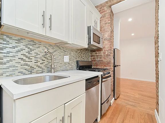 4th image of 157 Suffolk St APT 302