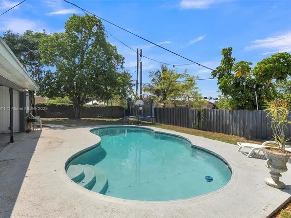 1371 NW 198th St, Miami Gardens, FL 33169