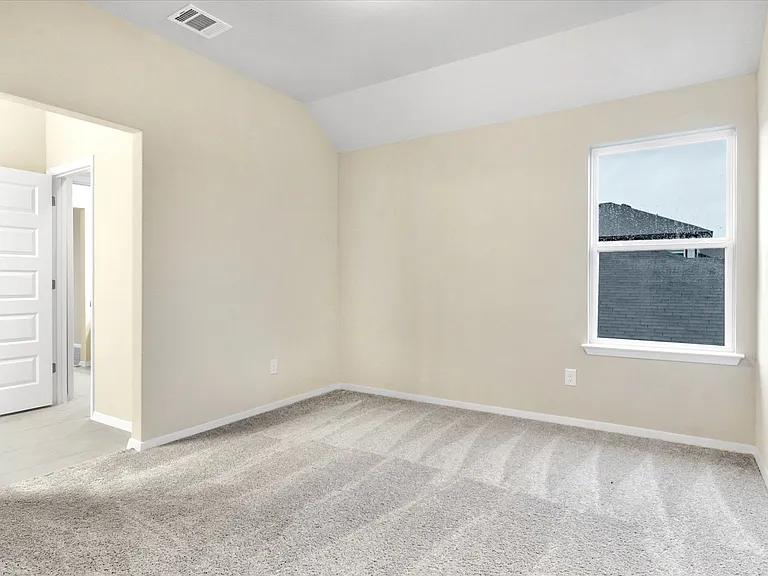 135 Lyndon Dr — Photo 12
