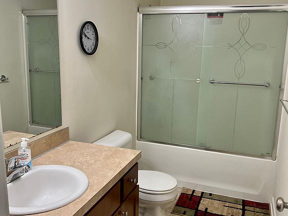 3rd image of 647 Silverglade Dr SE
