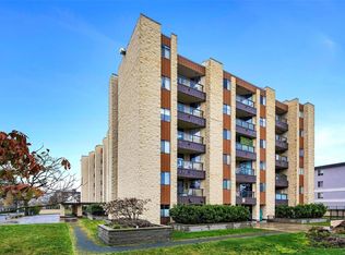 1745 Leighton Rd #512, Victoria, BC V8R6R6