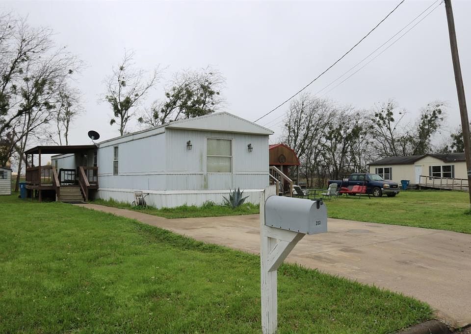 1st image of 203 Camelot Ln