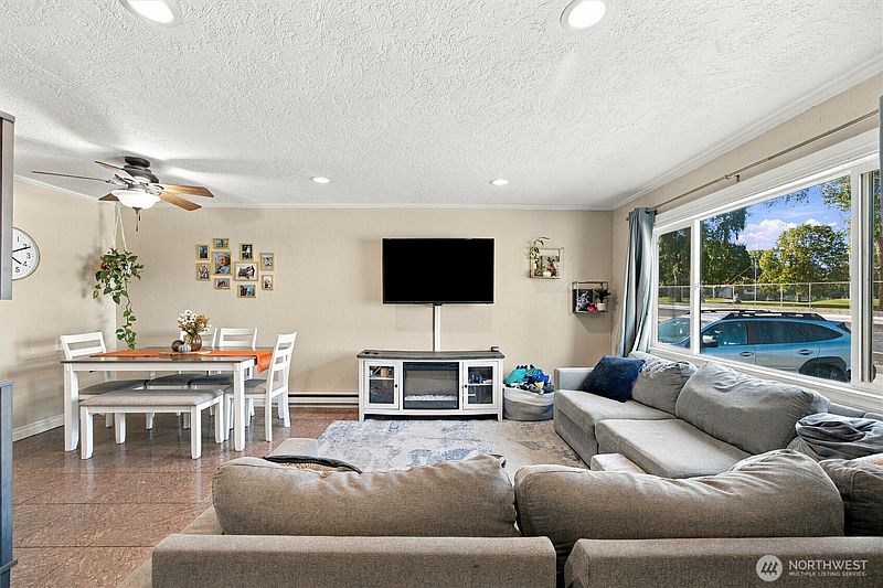 4th image of 2101 W Kennewick Avenue