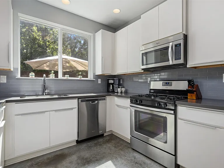 301 W Stassney Ln #12 — Photo 12