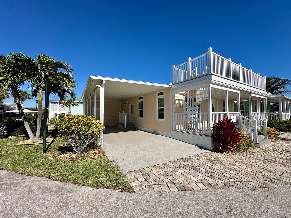 1st image of 216 NE Seabreeze Dr #216