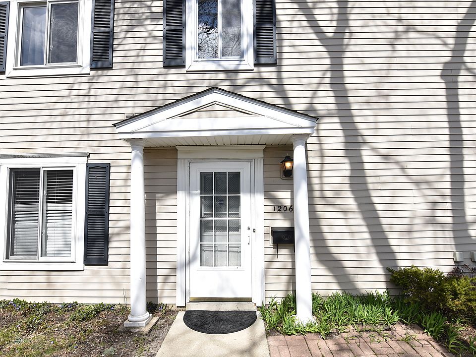 1st image of 1206 Cove Dr #225D