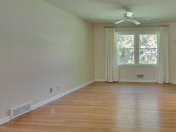 4th image of 2710 Lomond Dr
