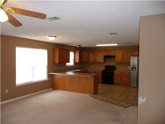 5th image of 5130 Lake Dr
