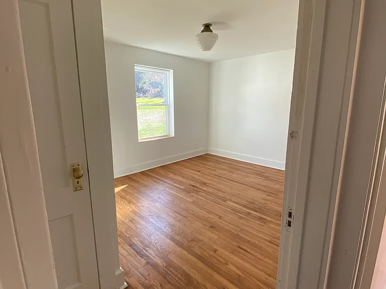 223 Amelia St — Photo 8
