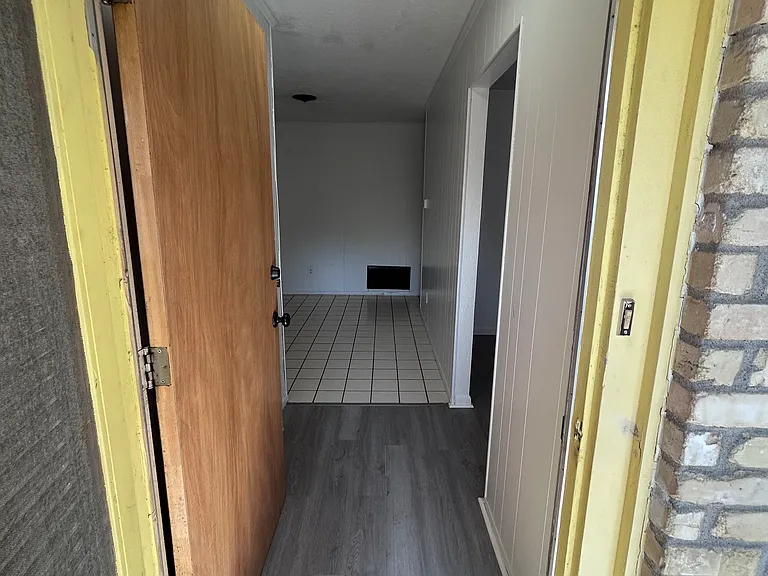 4902 Branscomb Dr — Photo 2