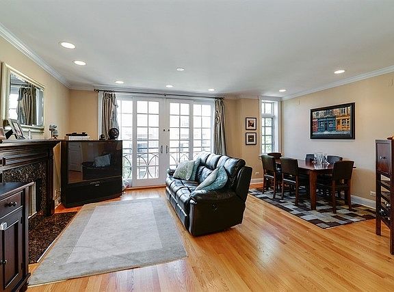 3rd image of 3733 N Wilton Ave #3