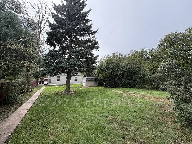 3 bed, 2.0 bath, 1728 sqft, $2,395 — Photo 3