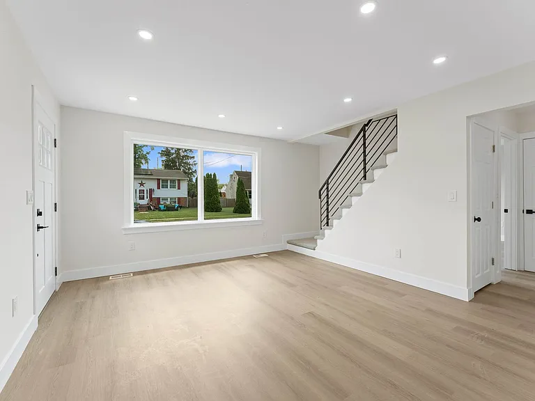 607 W Madison Ave — Photo 11