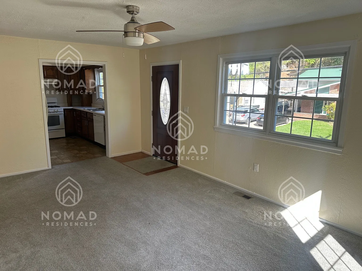 3 bed, 1.0 bath, 1135 sqft, $1,300 — Photo 3