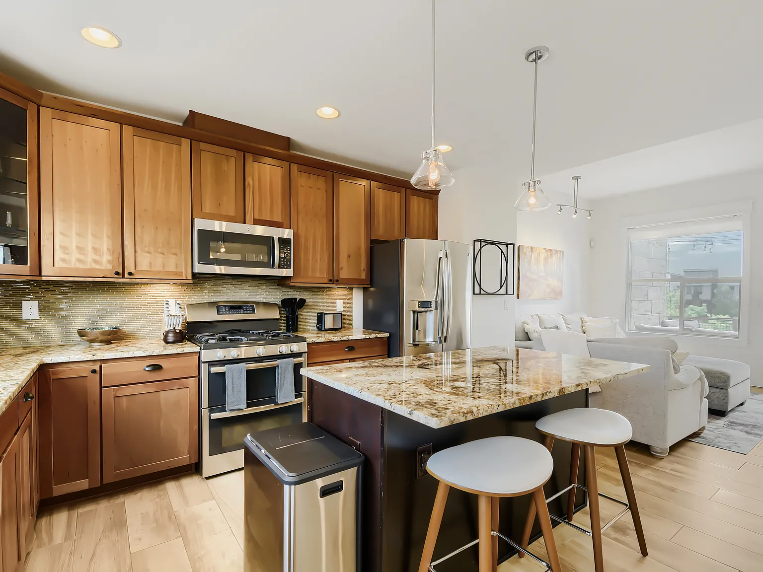 2 bed, 2.5 bath, 1383 sqft, $3,195 — Photo 2