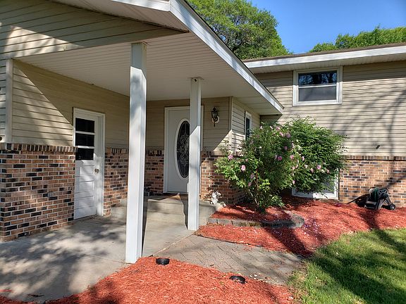3rd image of 2440 E Rum River Dr S