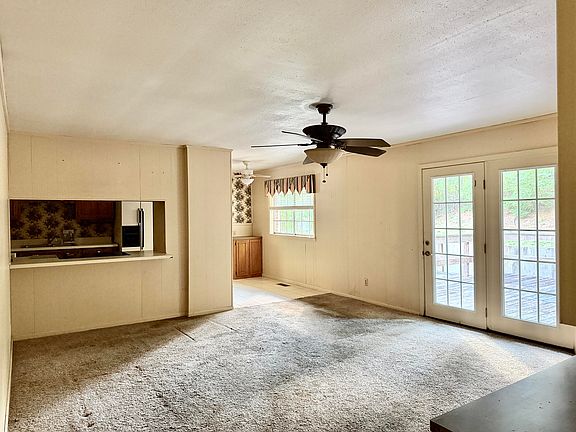 5th image of 606 Crestwood Dr