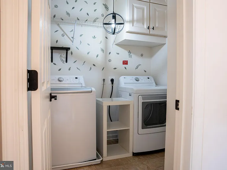 42243 Canary Grass Sq — Photo 45