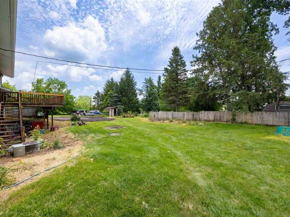 339 Lake View Dr NE, Solon, IA 52333