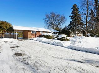 7 Attwood Cres, Ottawa, ON K2E 5B1