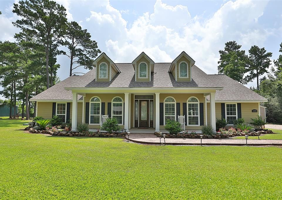 Gorgeous 1 story custom home on approximately 1 acre!Built in 2015 Tons of upgrades!