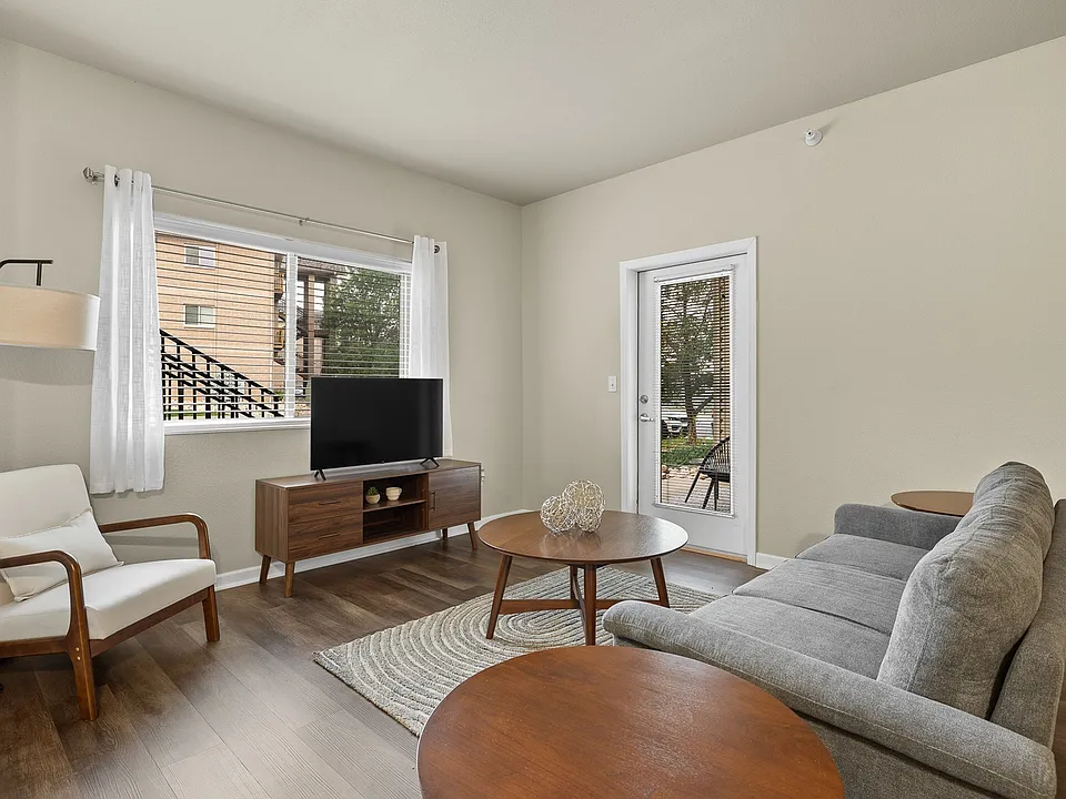2bd 2ba - Premium Unit