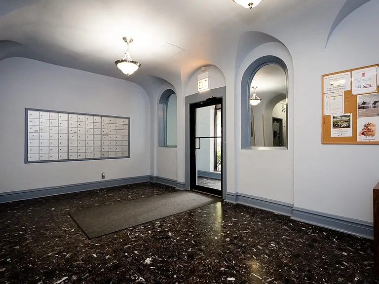 Ivy Dorchester — Photo 2