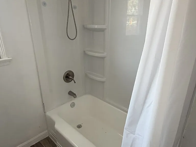 1400 Maitland Dr — Photo 11