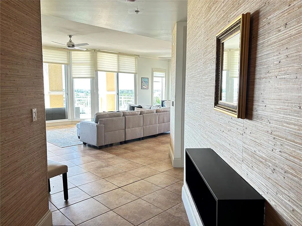2 bed, 2.0 bath, 1750 sqft, $3,200 — Photo 4