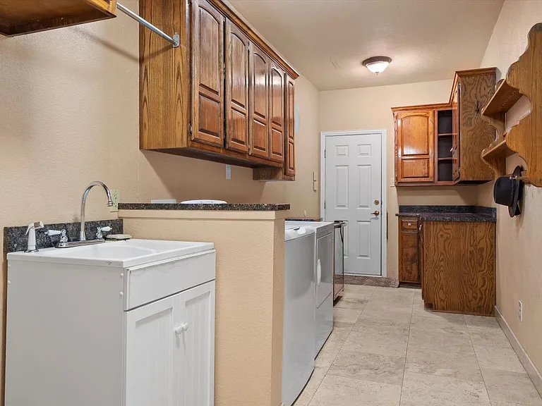 3933 Bordeaux Cir — Photo 14