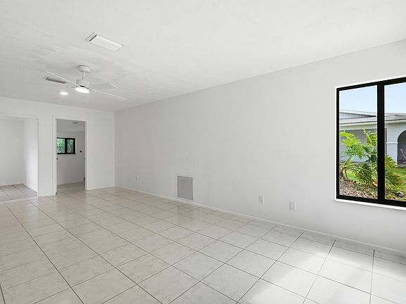 5th image of 295 NW Archer Avenue