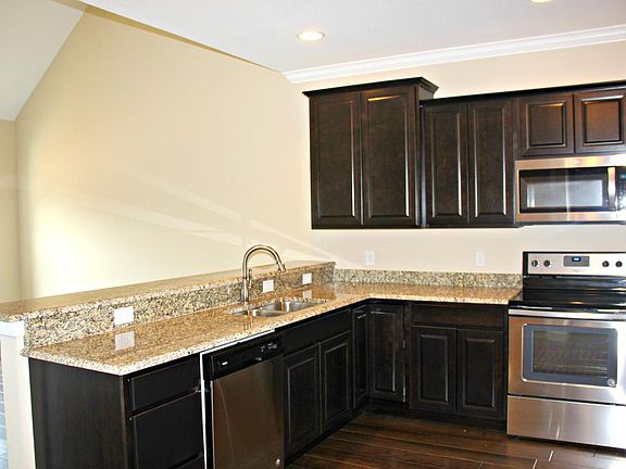 4th image of 1109 Peake Ln