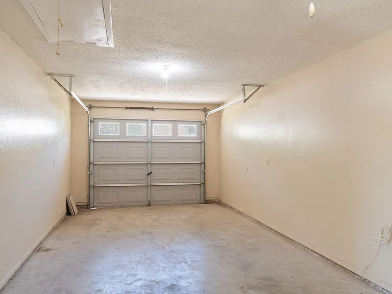 512 W 14th St — Photo 23