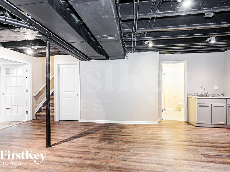 175 Poe Ave — Photo 14