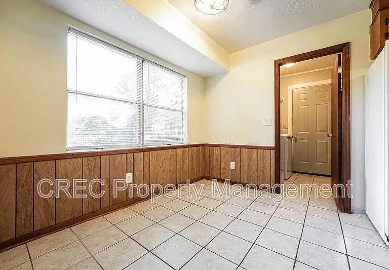 111 Finch St — Photo 6