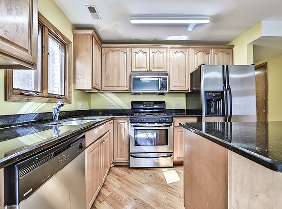 3rd image of 3138 Oak Park Ave Unit S2