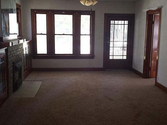 2nd image of 2706 Meadowbrook Dr