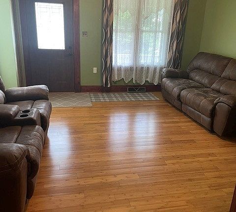 5th image of 421 S 14th St