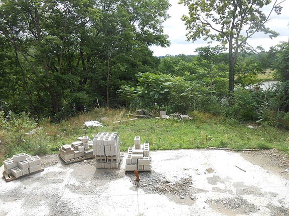 2nd image of 622 River Rd