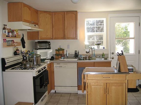 3rd image of 6515 Railroad Ave