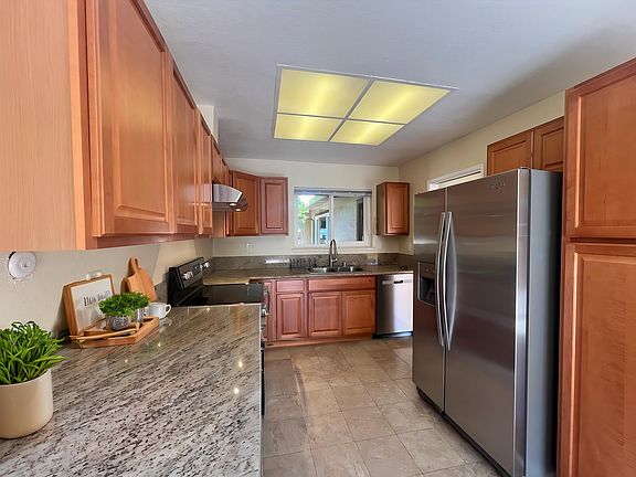3rd image of 896 Canfield Ct