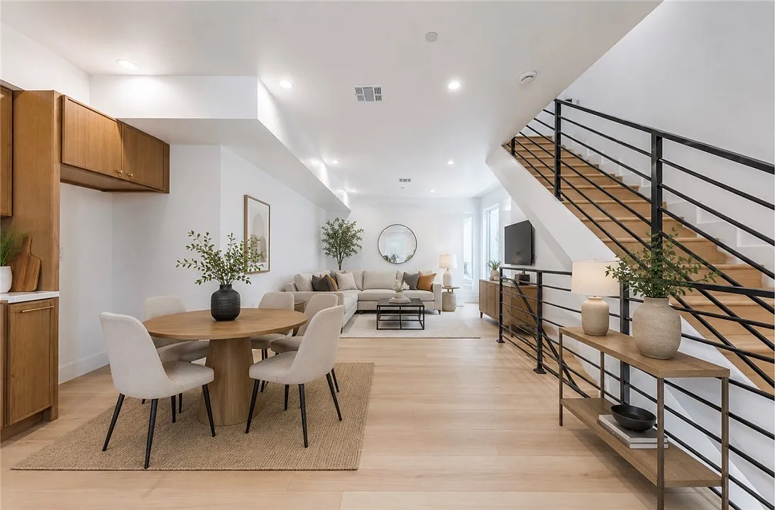 4 bed, 1622 sqft, $5,688 — Photo 4