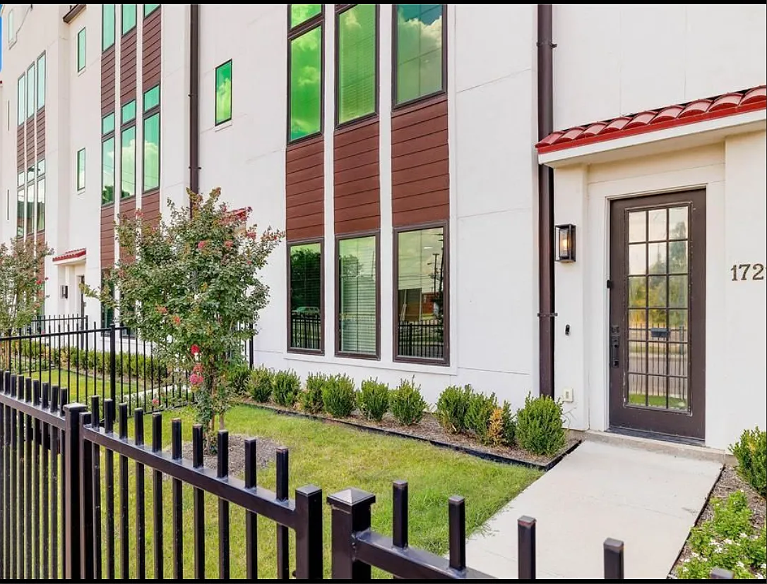 3 bed, 2083 sqft, $4,300 — Photo 2
