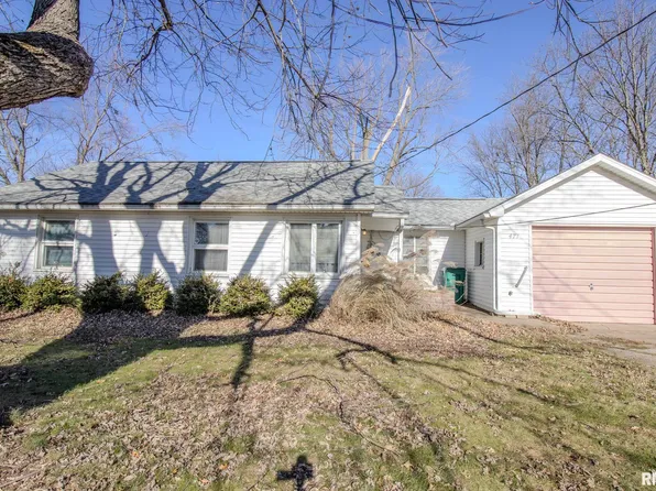 471 E Prospect St, Farmington, IL 61531