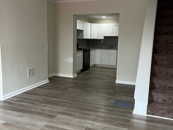 3rd image of 3404 Crystal St
