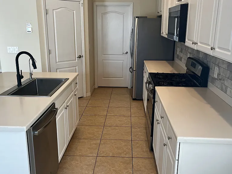 4726 Claremont Park Dr — Photo 19